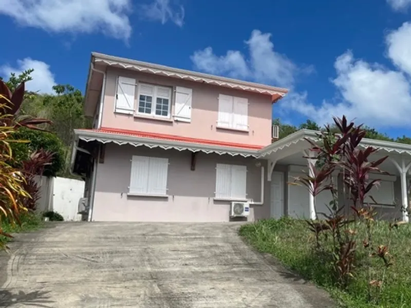 Belle villa T4 à louer aux 3 Ilets